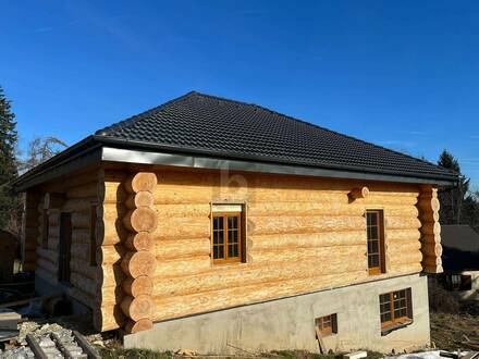 Preisreduktion! NACHHALTIGES HOLZBLOCKHAUS IN IDYLLISCHER GRÜNLAGE