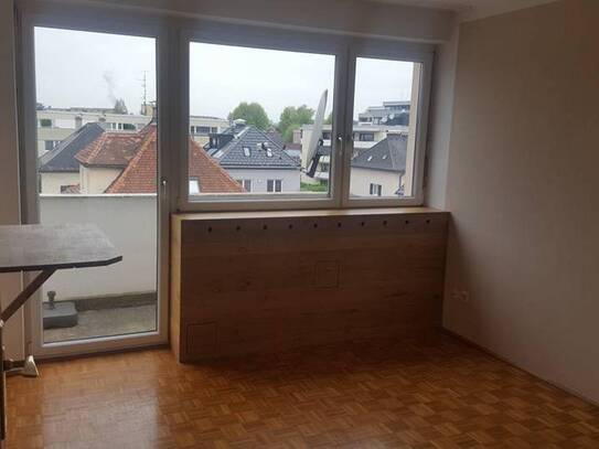 City - Garconiere mit EINZELGARAGE und BALKON sucht neuen Besitzer