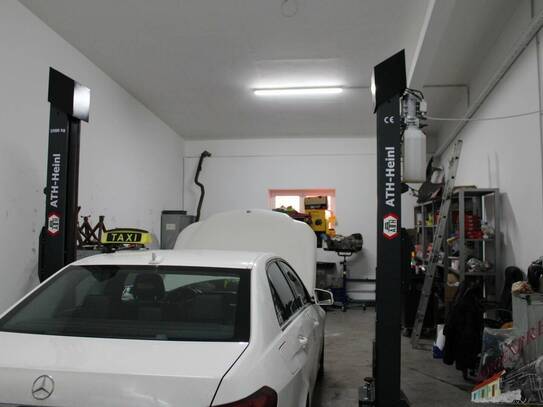 Autowerkstatt in Simmering mit sehr guten Kundenstock und mit vermieteten Lokalen mit 5 Hebebühnen weiter zu geben. INV…