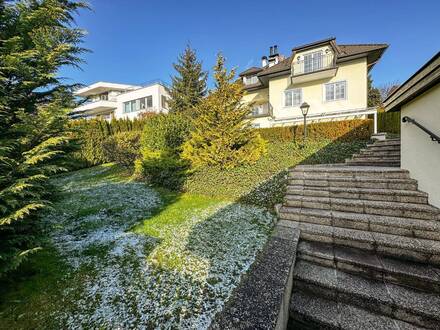 Architekten-Villa mit klassicher Einrichtung // Architect-Villa with classic interior //