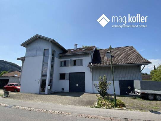 Götzis: Saniertes Mehrfamilienhaus mit drei modernen Apartments, großer Werkstatt und Garage in schöner Wohngegend