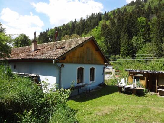 SOLIDER, GERÄUMIGER BUNGALOW MIT RENOVIERUNGSBEDARF!