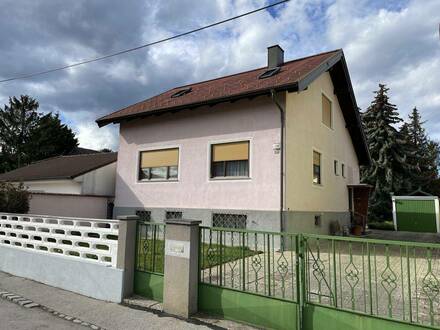 SCHÖNES EINFAMILIEN-HAUS IN RUHELAGE MIT GROSSEM GARTEN - ALTBAUM-BESTAND!