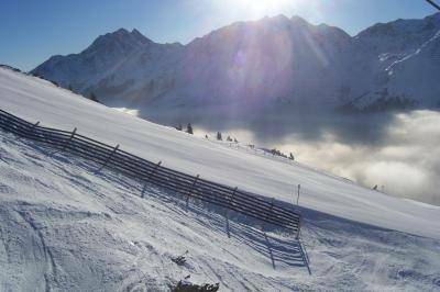 Lech Arlberg - Apartment Hotel im Zentrum neben der Skipiste | Lech Arlberg - Apartment hotel with partly private use