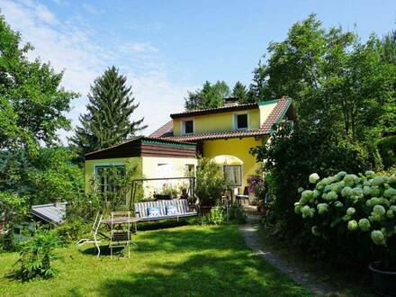 Idyllisches Wohnhaus in sonniger Waldrandlage im Heimbautal