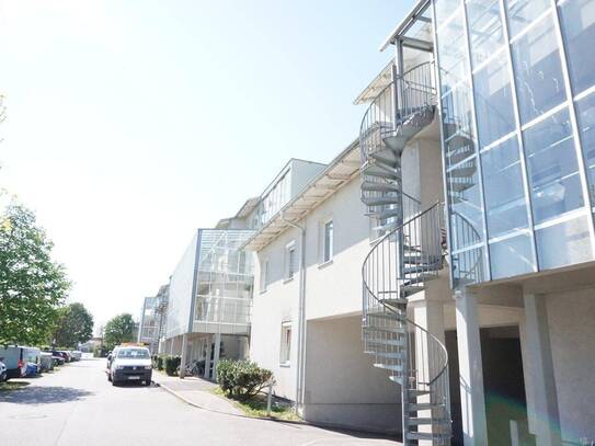 WOHNEN IN HÖRSCHING! 3-ZIMMER-WOHNUNG MIT LOGGIA UND TIEFGARAGENPLATZ AB SOFORT VERFÜGBAR!
