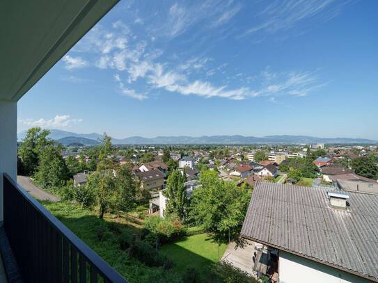 Traumaussicht in Hohenems: Wohnanlage Hangweg Top 1 mit Weitblick und Swimming Pool