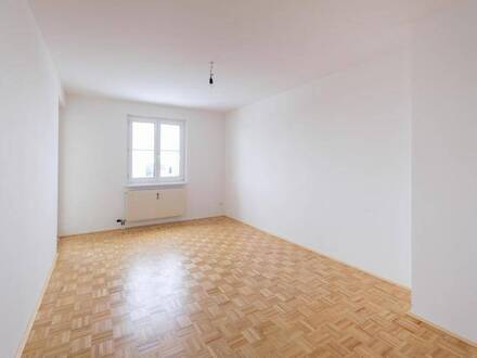 Sonnige, teilsanierte3 Zimmer Wohnung