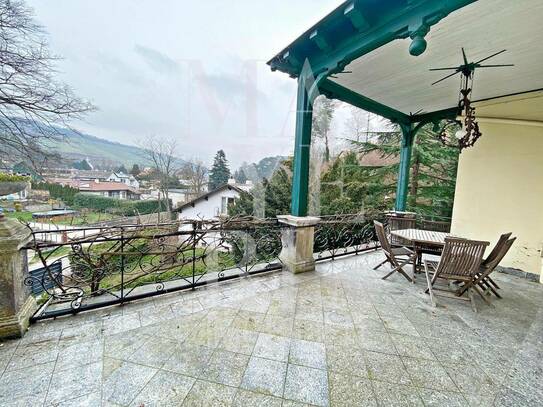 Wunderschöne Etage mit großer Terrasse und Garten in einem ehemaligen Jagdschloss