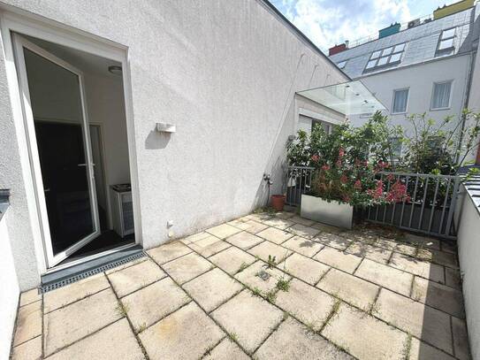 ALTBAUWOHNUNG MIT TERRASSE und BALKON in toller Lage, 1180!