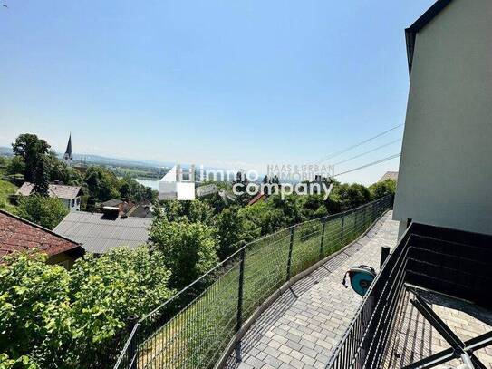 Modernes Haus mit Donau-Blick in ruhiger Lage