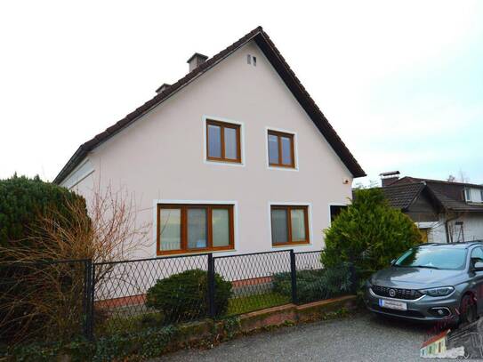 Einfamilienhaus mit 3 Garagen und Fernblick