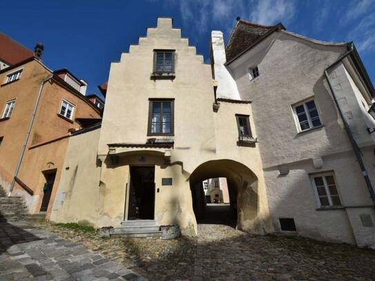 Spätgotischer Bau 15 Jhd im Zentrum Krems, 169m² mit Balkon, Terrasse und 1000 Jahre altem Weinkeller