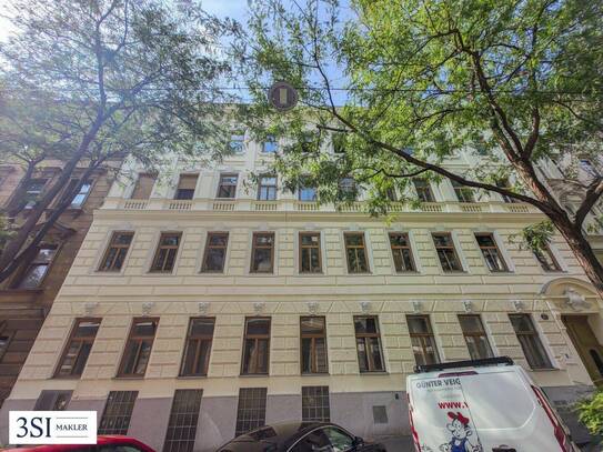 Altbauwohnung mit bewilligtem Balkon in gepflegter Jahrhundertwende Liegenschaft beim Meiselmarkt