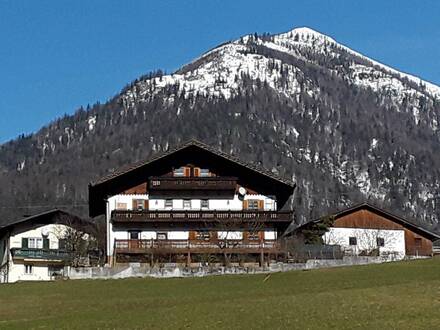 Ein Zweifamilienhaus zwischen Bad Ischl und St. Wolfgang im Salzkammergut in ruhiger Lage mit traumhaftem Ausblick.