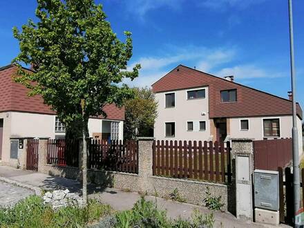 Geräumiges Ein/Zweifamilienhaus mit großem Garten und Garage auf Eigengrund!