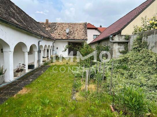 Traumhaftes Arkadenbauernhaus mit Innenhofatrium und Garten in ruhiger Lage- Bastlerhit!