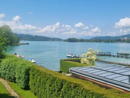 ERSTE REIHE direkt am WÖRTHERSEE mit eigenem Steg! Unsaniertes Haus in Pörtschach!