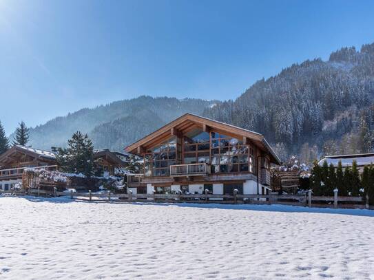 Einfamilienhaus am Fuße des Hahnenkamms mit Traumausblick (800233)