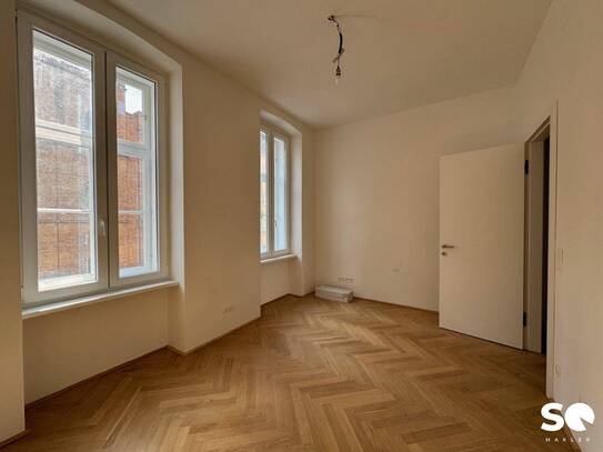 #SQ - ERSTBEZUG: 2-ZIMMER-ALTBAUWOHNUNG MIT TERRASSE UND BALKON IN RUHELAGE!