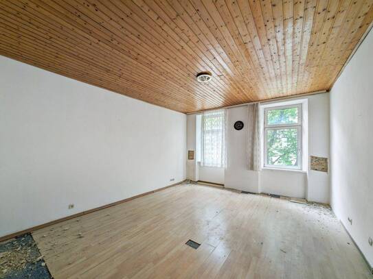 ++Q16++ Renovation-needed 1-room flat in a prime location