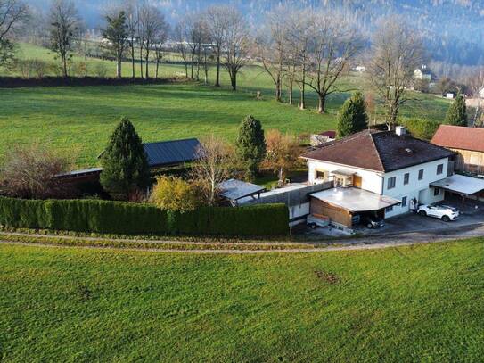 Wohnhaus mit Pool, Einliegerwohnung, Garage, Carport und Nebengebäude