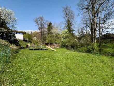 Sonniges Grundstück mit Bergblick in attraktiver Lage (06034)