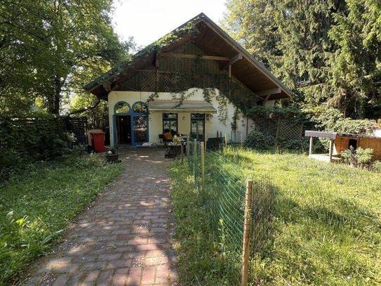 Gartenparadies mit idyllischem, finnischem Holzhaus wird zum Kauf angeboten - Perfekt für Familien und Ruhesuchende!