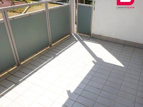 Helle Erdgeschoßwohnung mit Loggia und Tiefgarage