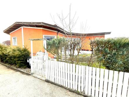 Geräumiges Sternhaus mit Terrasse, Garten und 2 PKW-Stellplätze