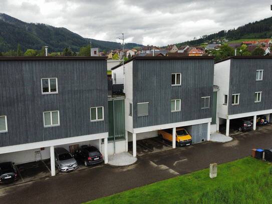 4-Zimmer Maisonette-Dachgeschoss-Wohnung mit Dachterrase und Carport