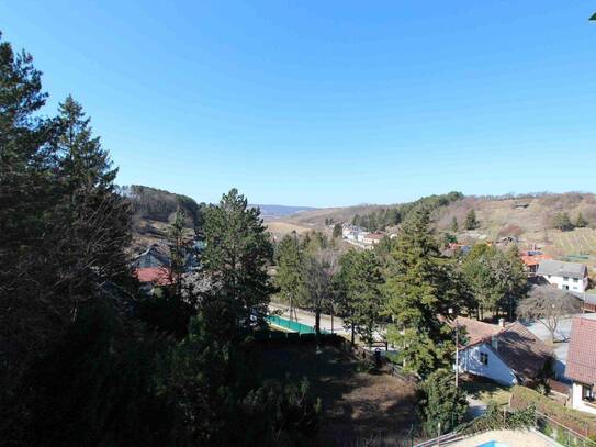 WEITBLICK- HAUS MIT 5 WEINKELLERN UND UNVERBAUBAREM AUSBLICK