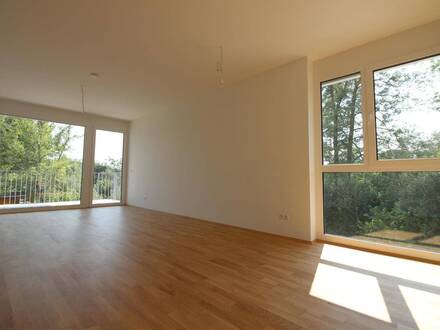 WOHLFÜHLWOHNEN IM GRÜNEN! GROSSZÜGIGE 3-ZIMMER-WOHNUNG MIT BALKON UND PARKPLATZ