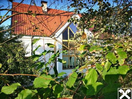 Moderne Immobilie mit außergewöhnlicher Architektur, schönen Garten und viel Sonne in Maria Elend