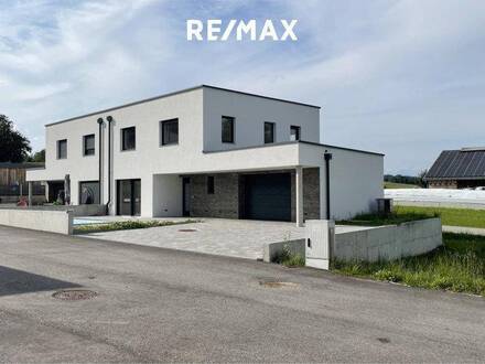 PROVISIONSFREI FÜR DEN KÄUFER - ERSTBEZUG - Moderne Doppelhaushälfte mit Pool und hochwertiger Ausstattung in Frankenbu…