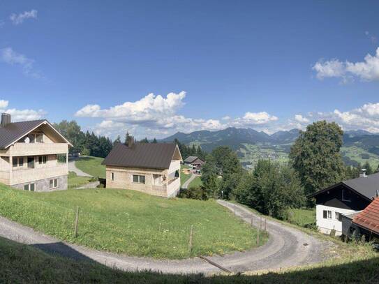 Traumhaftes Ferienchalet mit 133 m² in Egg, Vorarlberg - Terrassen, Garagen, Studio unter dem Dach und Kamin inklusive!