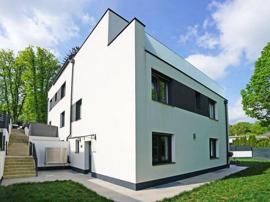 Neuwertige Doppelhaushälfte mit Eigengarten, Garten- und Dachterrasse in Pressbaum!