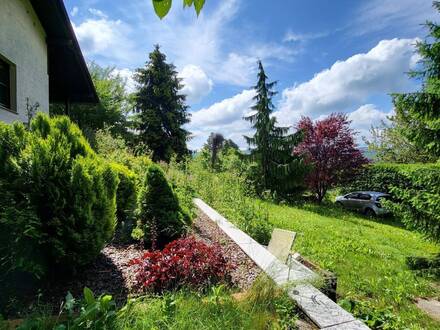 TRAUMGARTEN MIT SOLIDEM BUNGALOW IN SÜDLICHER AUSSICHTSLAGE
