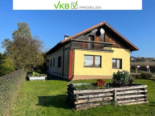 Natur pur: Kleines Haus im Grünen mit großem Garten.