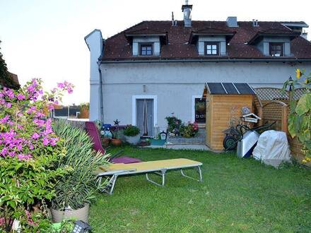 WOHNUNG MIT SCHÖNEM GARTEN
