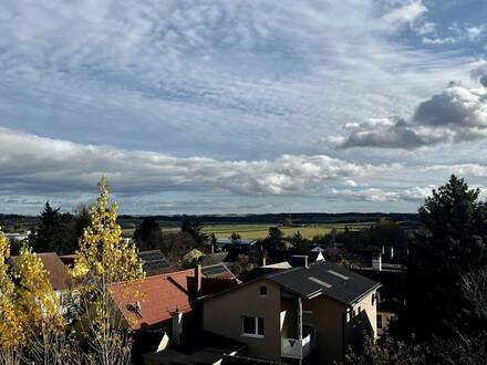 Geräumige 3 Zimmer Wohnung mit toller Aussicht, Lift und Loggia