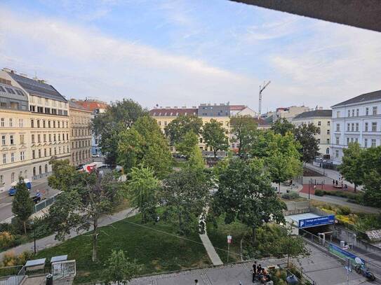 Gepflegte 3 Zimmer Wohnung mit Lift und Blick über den Park