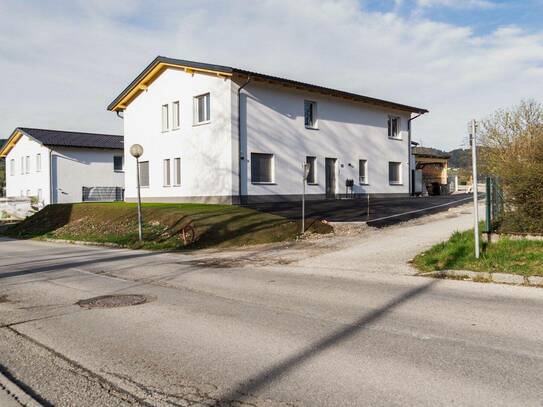 Modernes Wohnen mit perfektem Ausblick - Luxuriöse Terrassenwohnung in Bruckmühl