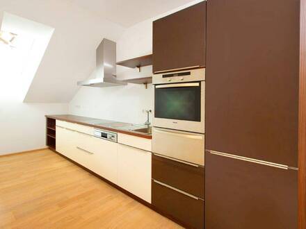 Exclusive Dachgeschosswohnung in renovierter VILLA direkt in Zell am See zu VERMIETEN