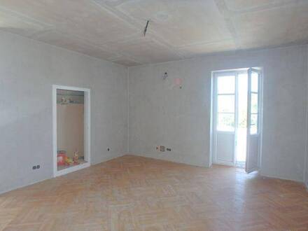 Topsanierte 2-Zimmer Wohnung mit Wintergarten, Terrasse und Parkplatz in DPU-Nähe