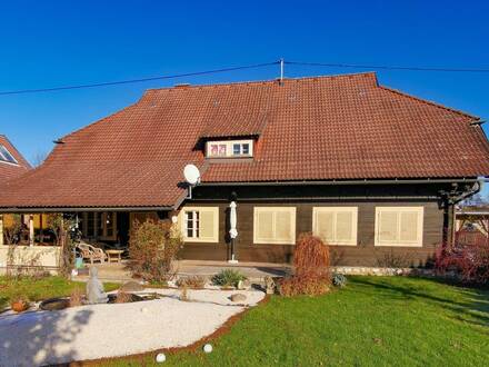 Gemütliches Zweifamilienwohnhaus mit schönem Garten