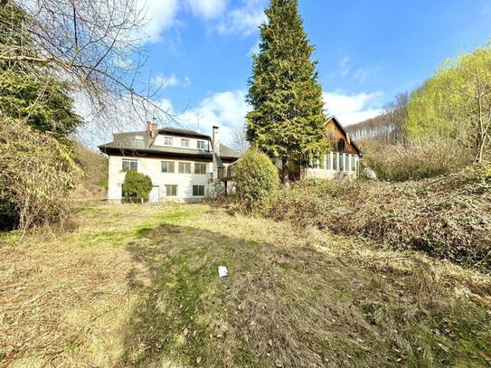 Idyllische Ruhelage mit anliegendem Bach: Ihre Villa mit riesigem Potential