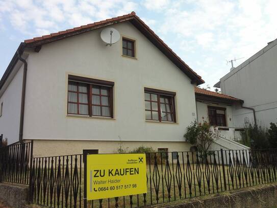 Großzügiges Einfamilienhaus in ruhiger Lage mit Seeblick!!