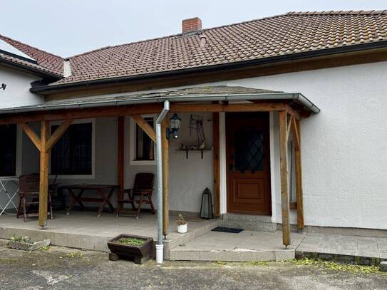 Ortsrandlage Bauernhof mit 2 großen Hallen