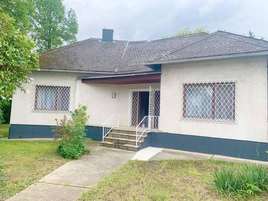 Geräumiges Einfamilienhaus mit wunderschönem Garten mit Altbaumbestand, Nähe Kapelln